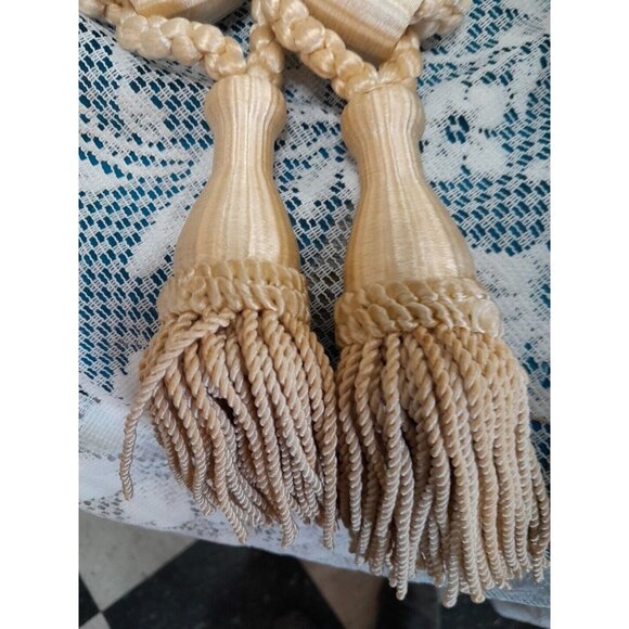 4 Vintage Curtain Tie Backs  Beige Tasseled Very Nice Preowned Condition - Picture 3 of 8